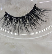 Load image into Gallery viewer, SITTING PRETTY