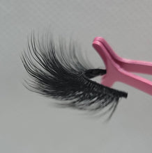 Load image into Gallery viewer, BOMBSHELL LASHES