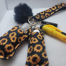 Load image into Gallery viewer, SUNFLOWER (BLACK) KEYCHAIN
