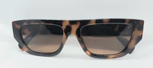 Load image into Gallery viewer, ANIMAL PRINT SHADES
